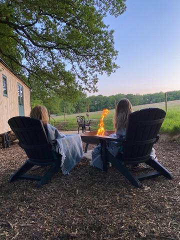 Coachroad Shepherds Huts เพทเวิร์ธ ภายนอก รูปภาพ