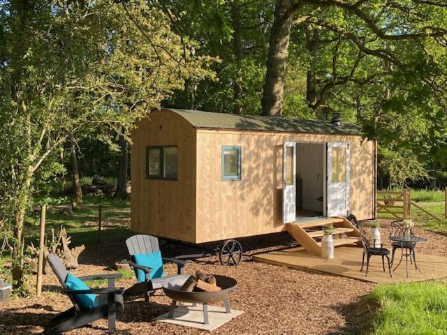 Coachroad Shepherds Huts เพทเวิร์ธ ภายนอก รูปภาพ