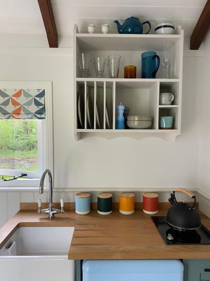 Coachroad Shepherds Huts เพทเวิร์ธ ภายนอก รูปภาพ