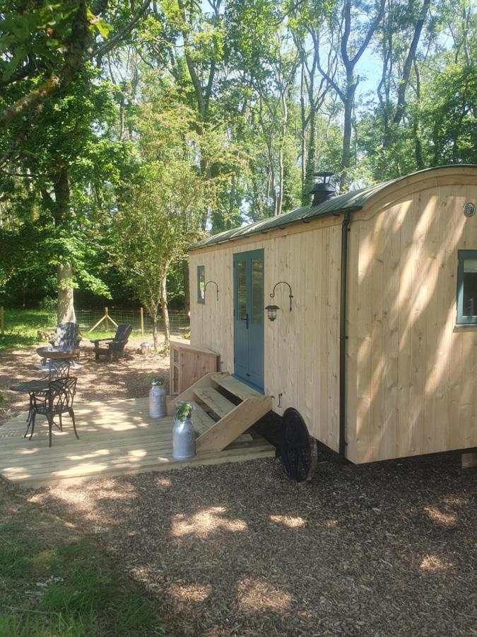 Coachroad Shepherds Huts เพทเวิร์ธ ภายนอก รูปภาพ
